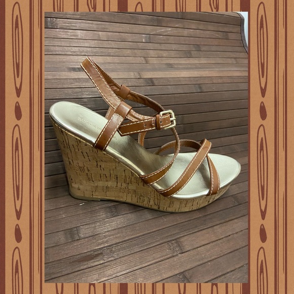 Ladies strapped tan leather wedges - Picture 4 of 5
